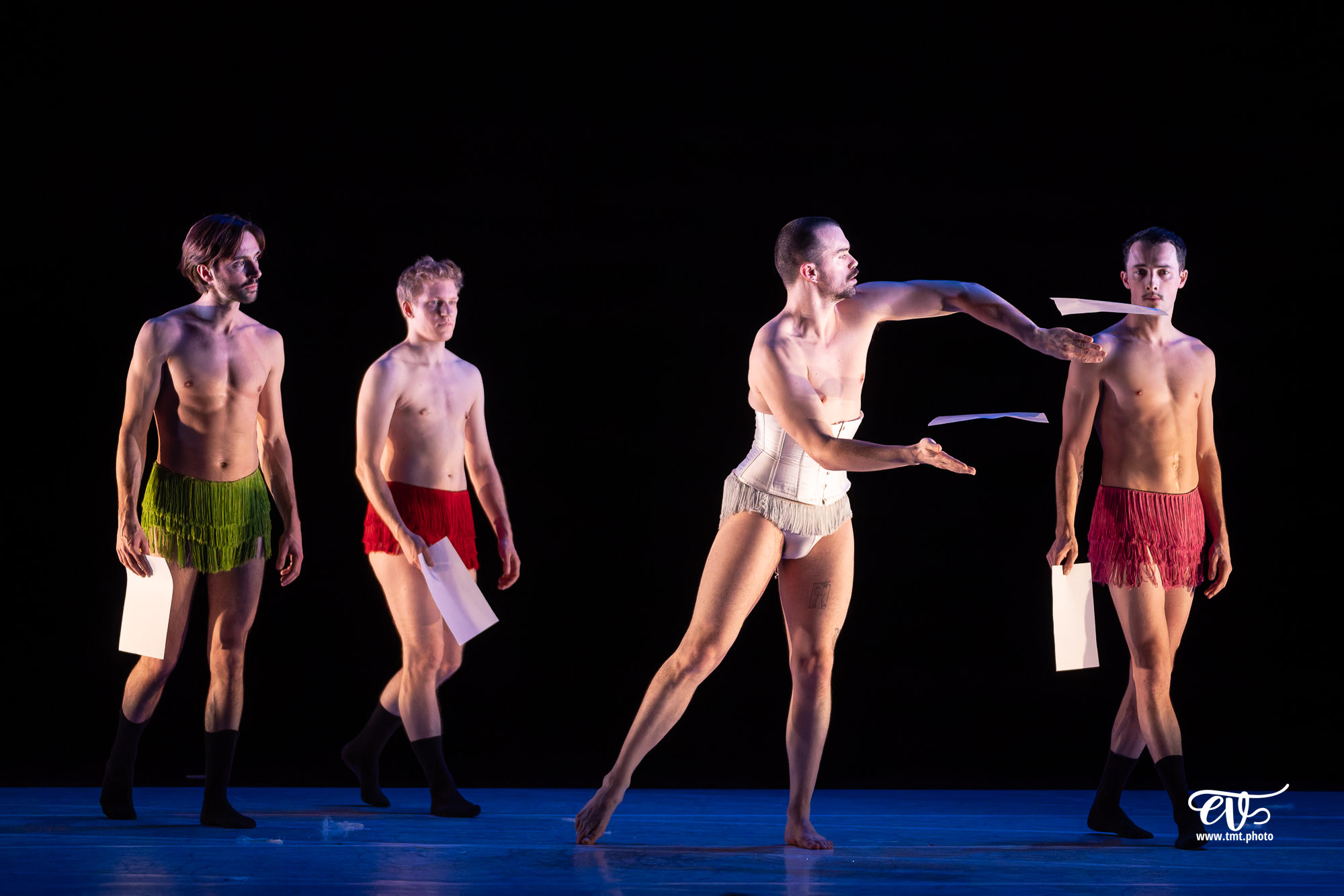 A4 (COMME LA FEUILLE) CIE CHICOS MAMBO